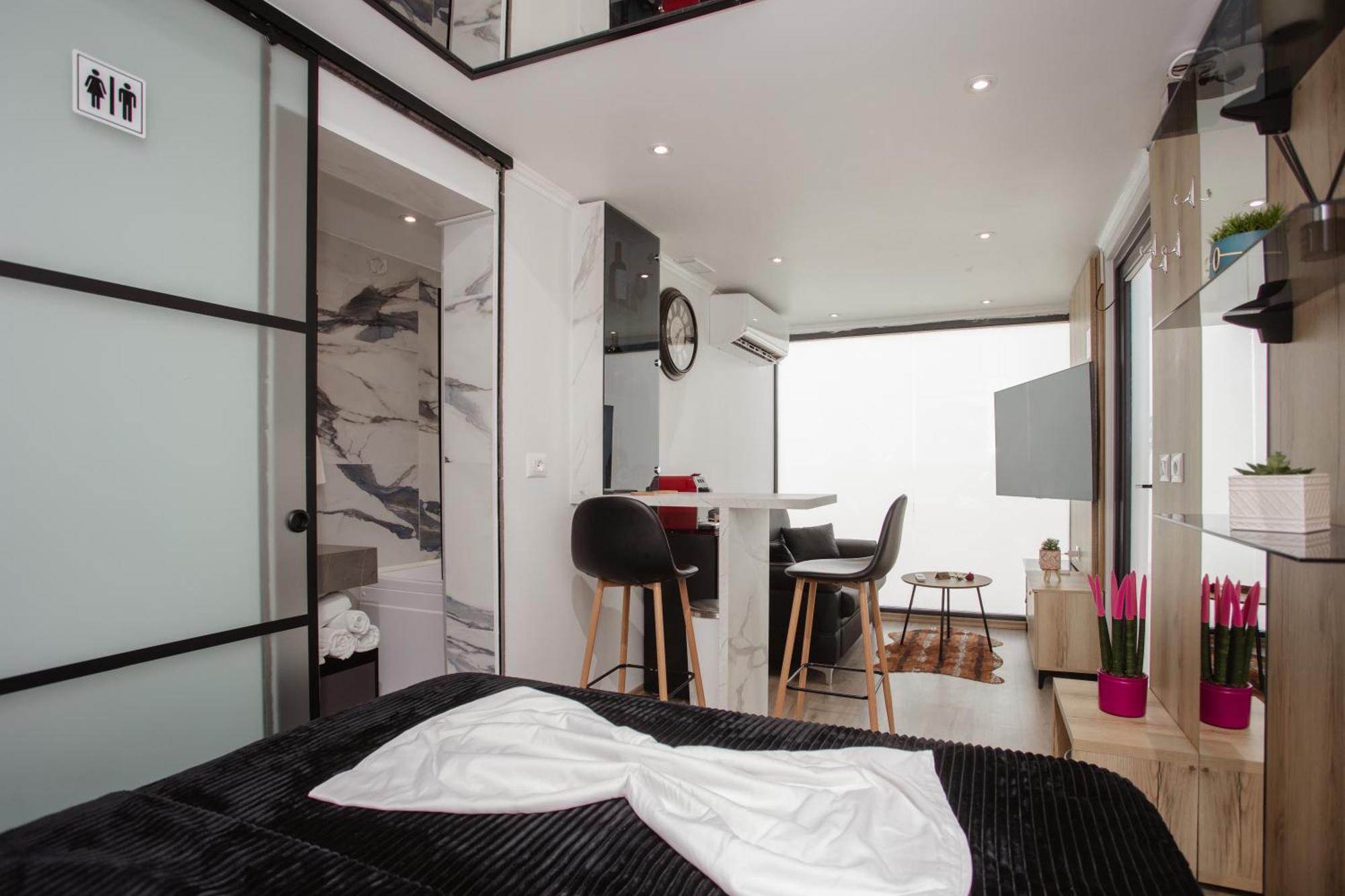 Вілла 446 Tiny House Shiroke Екстер'єр фото